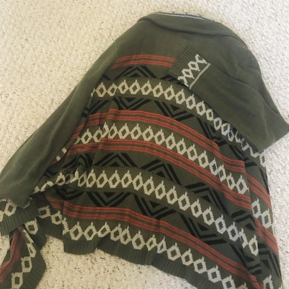 Wet Seal Olive and Orange Geometric Shrug/Sweater - Picture 2 of 4